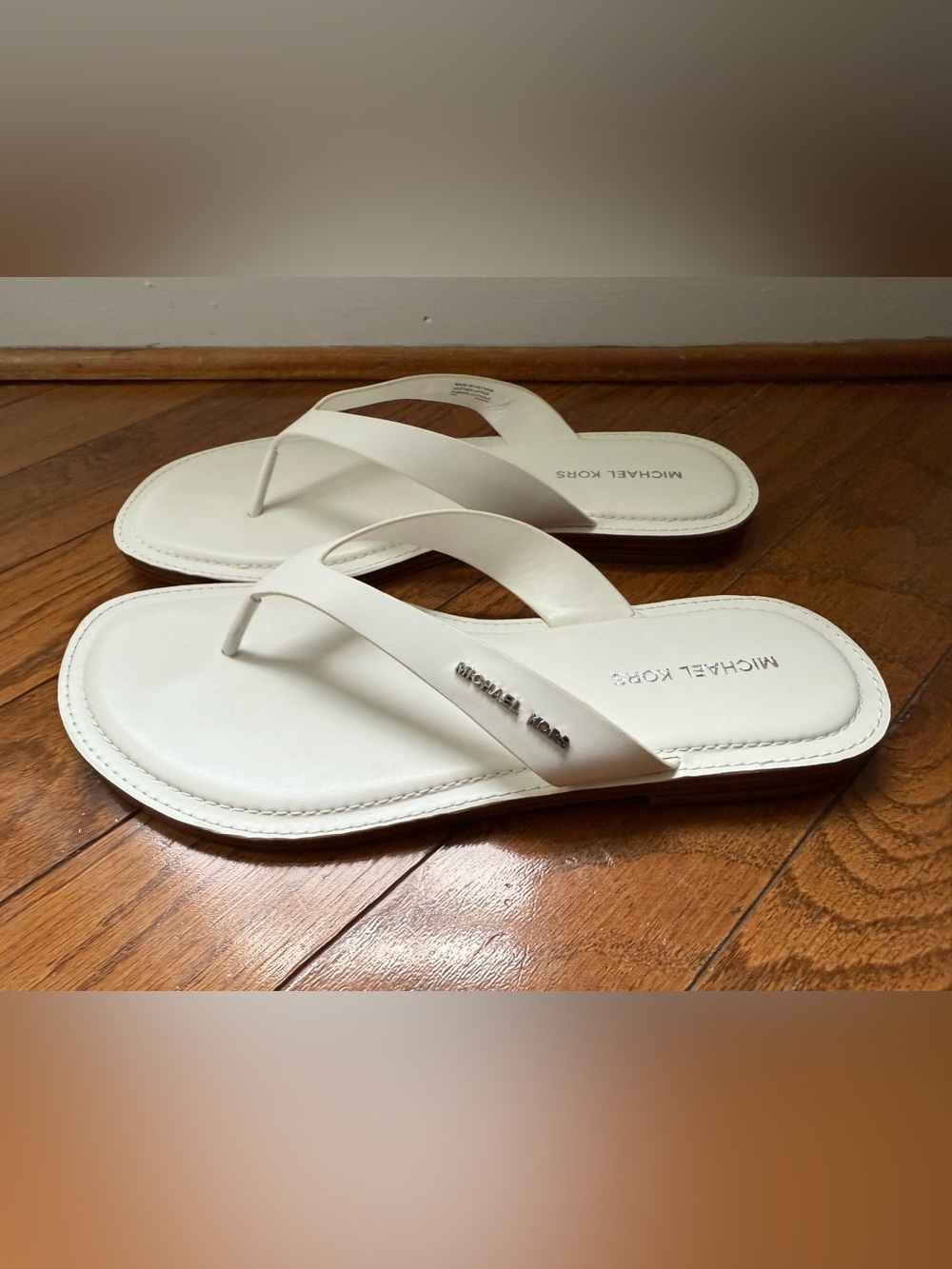 MICHAEL KORS White Women’s Leather Flip Flop Sandals Size 10